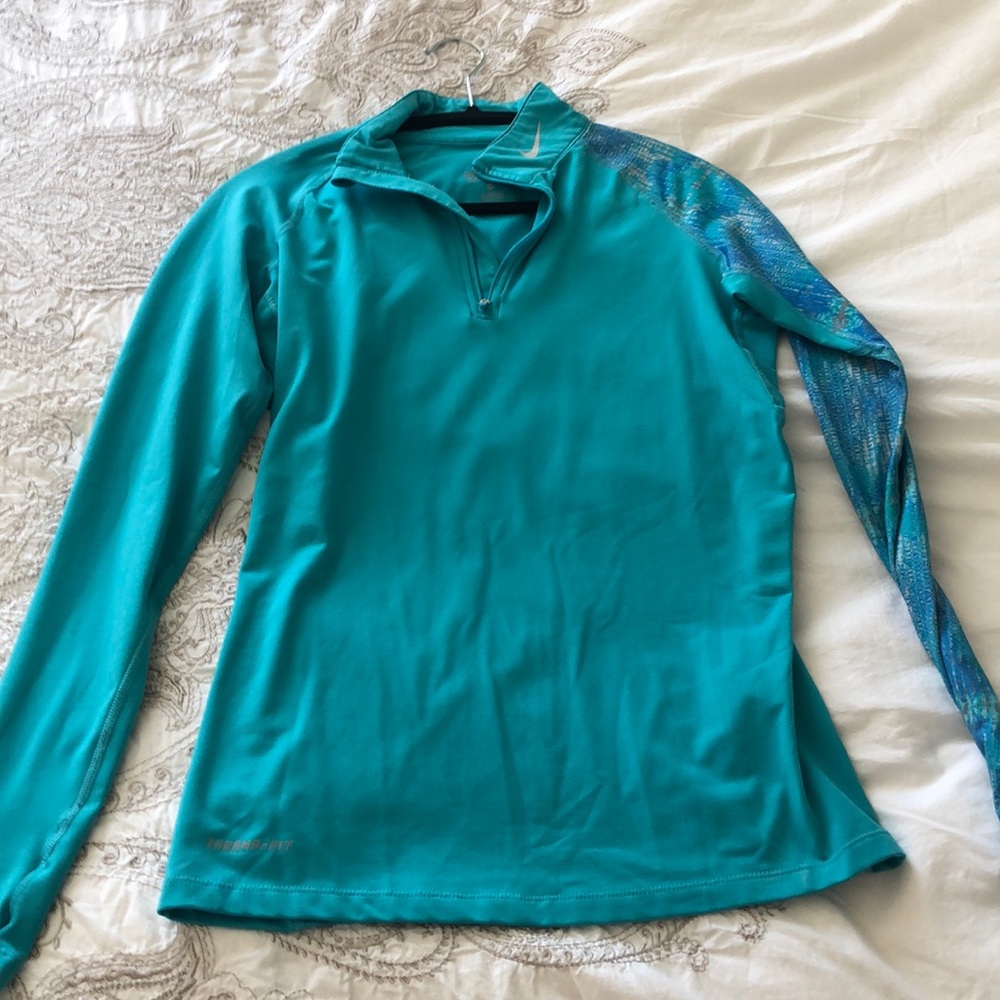 Like new Nike 3/4 zip activewear top